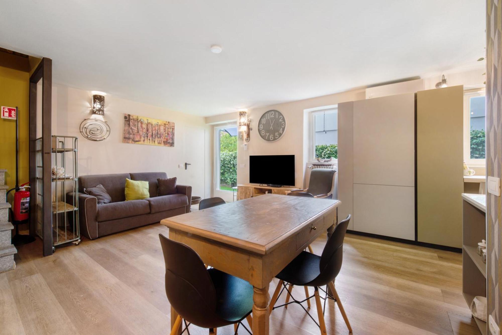 Aloha Lake Apartments マンデッロ・デル・ラーリオ エクステリア 写真