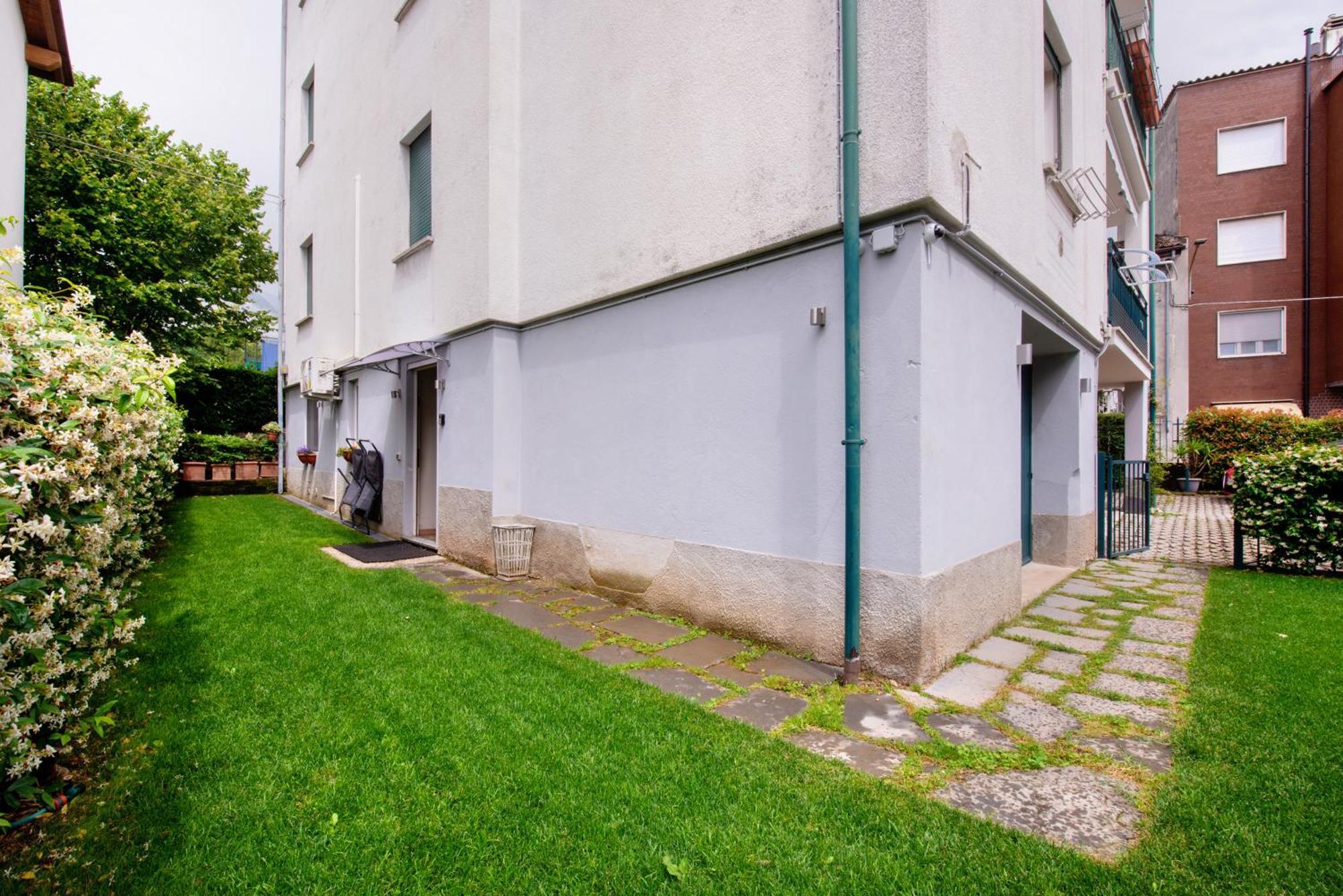 Aloha Lake Apartments マンデッロ・デル・ラーリオ エクステリア 写真